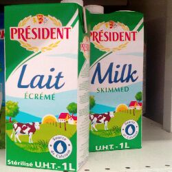 LAIT ÉCRÉMÉ